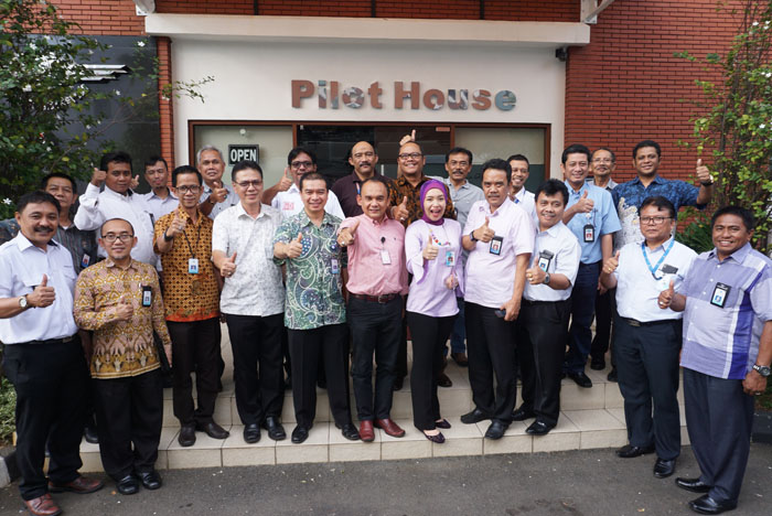 donasikan-bantuan-untuk-aceh-di-posko-karyawan-garuda-group-peduli-aceh-2