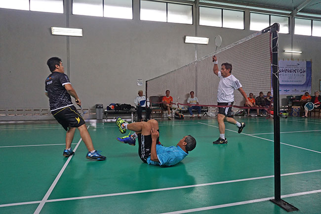 melihat-lebih-dekat-keseruan-turnamen-badminton-gathering-2017