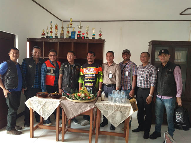 bersama-wakil-bupati-apg-resmikan-ruang-sma-pgri-garut