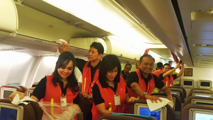 garuda-indonesia-bersih-bersih-pesawat-menuju-lima-besar-maskapai-terbersih-di-dunia