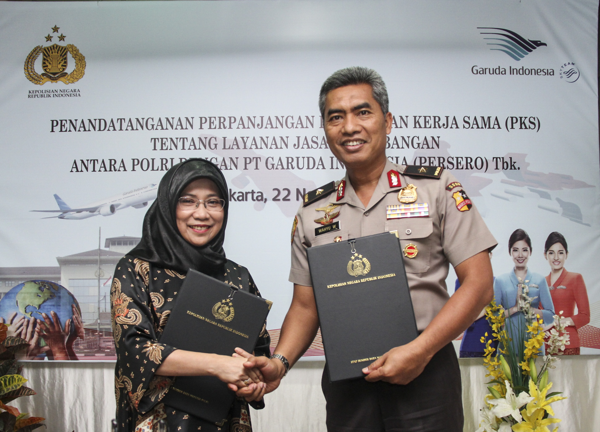 garuda-indonesia-kembali-menjadi-maskapai-penerbangan-resmi-polri