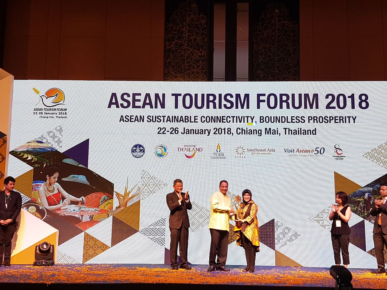 garuda-indonesia-raih-penghargaan-aseanta-2018