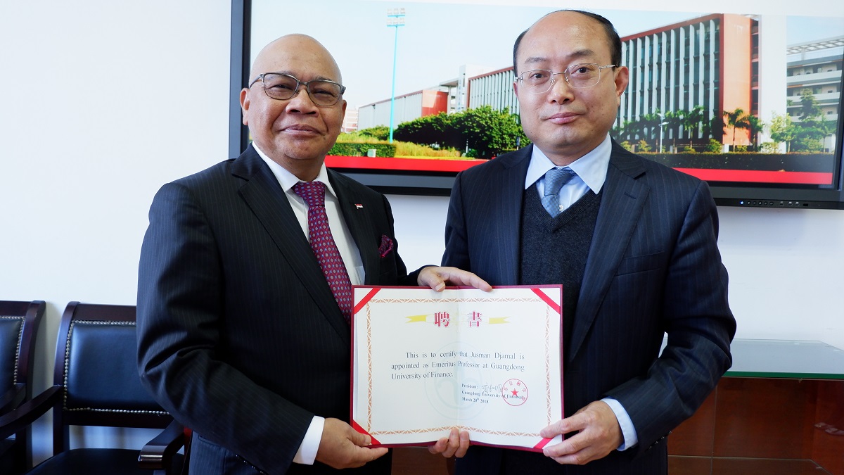 tiongkok-anugerahkan-gelar-profesor-emeritus-keuangan-pada-jusman-sjafii