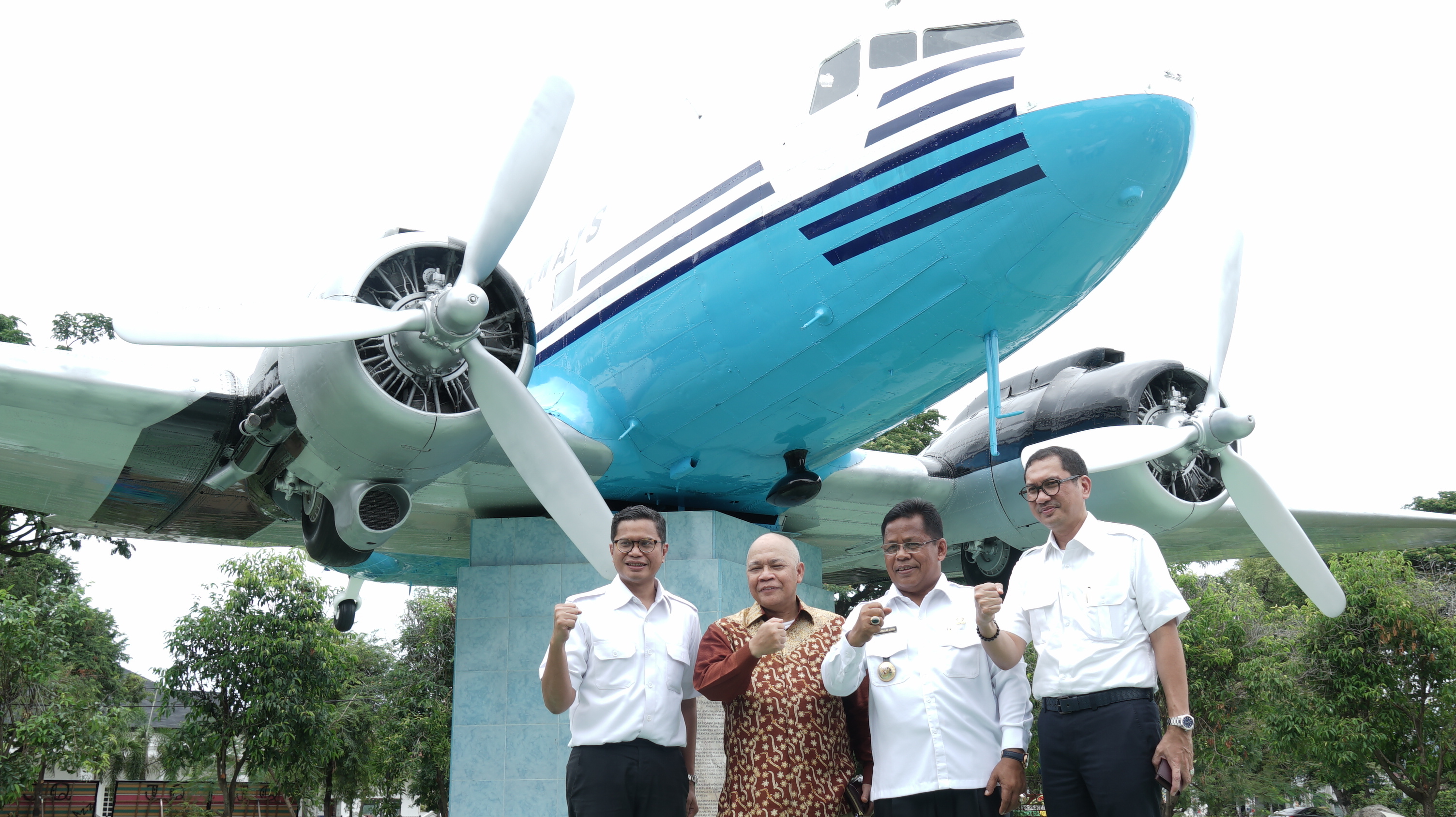 lestarikan-sejarah-penerbangan-bangsa-gmf-garuda-indonesia-resmikan-pemugaran-pesawat-pertama-ri