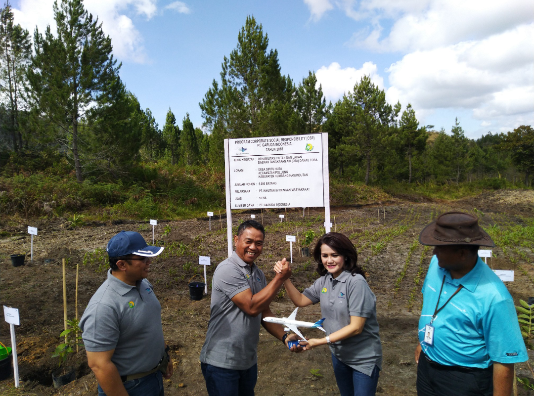 tingkatkan-kualitas-debit-air-garuda-indonesia-tanam-5-ribu-bibit-pohon