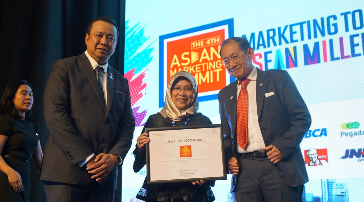 garuda-indonesia-raih-penghargaan-perusahaan-transportasi-logisitik-terbaik