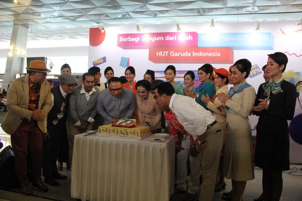 rayakan-hut-ke-70-garuda-indonesia-gelar-program-berbagi-senyum-dari-aceh-sampai-papua