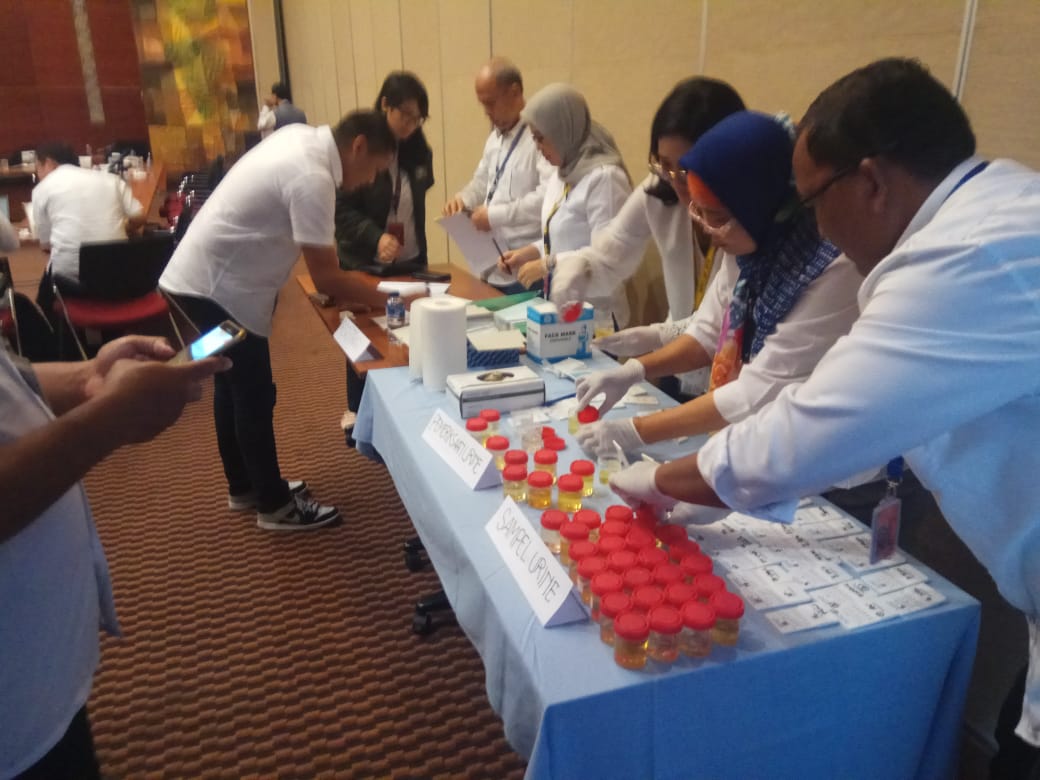 manajemen-garuda-indonesia-lakukan-pemeriksaan-urine