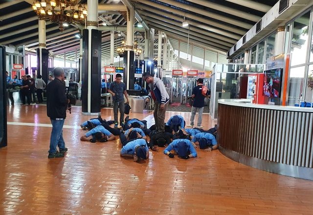 petugas-bandara-soekarno-hatta-latihan-penanganan-terorisme