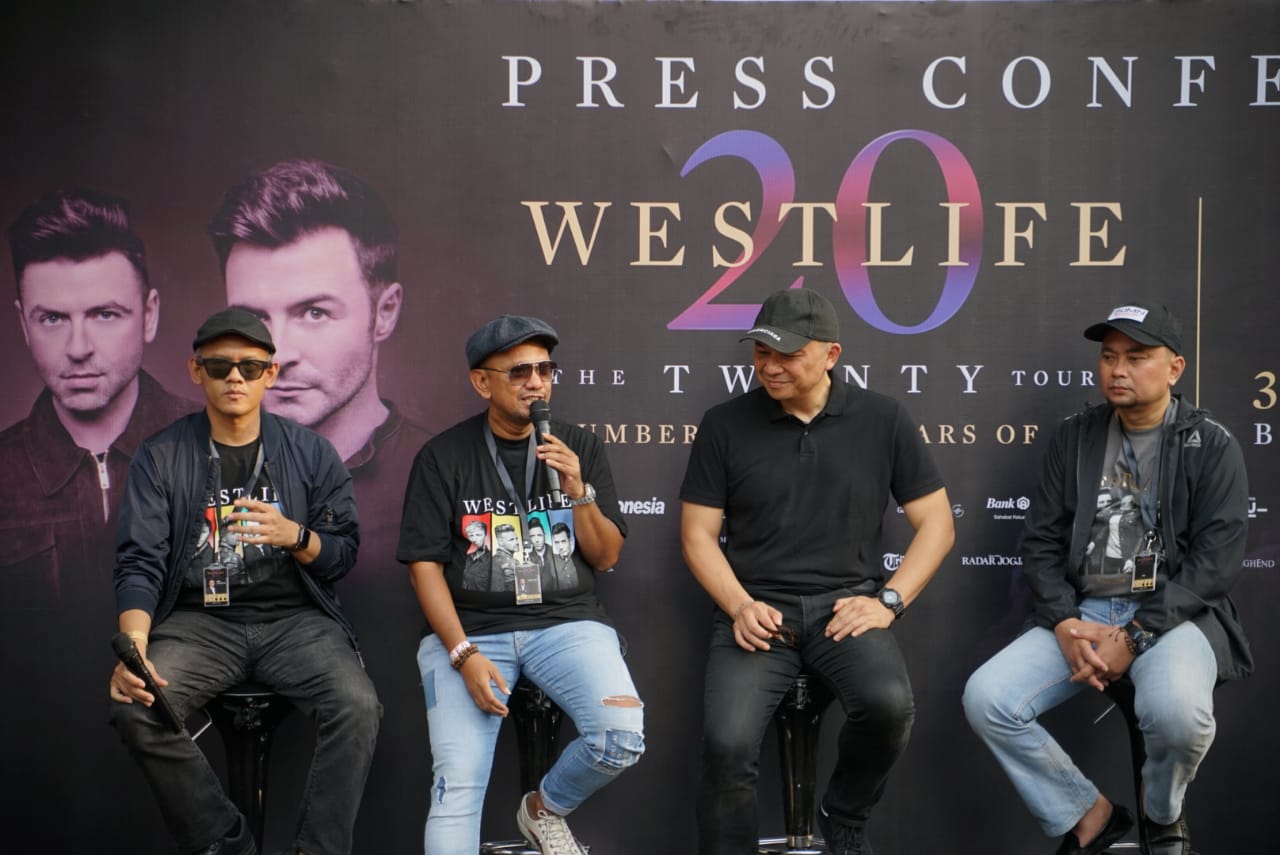 garuda-indonesia-dukung-konser-westlife-the-twenty-tour-borobudur-symphony-di