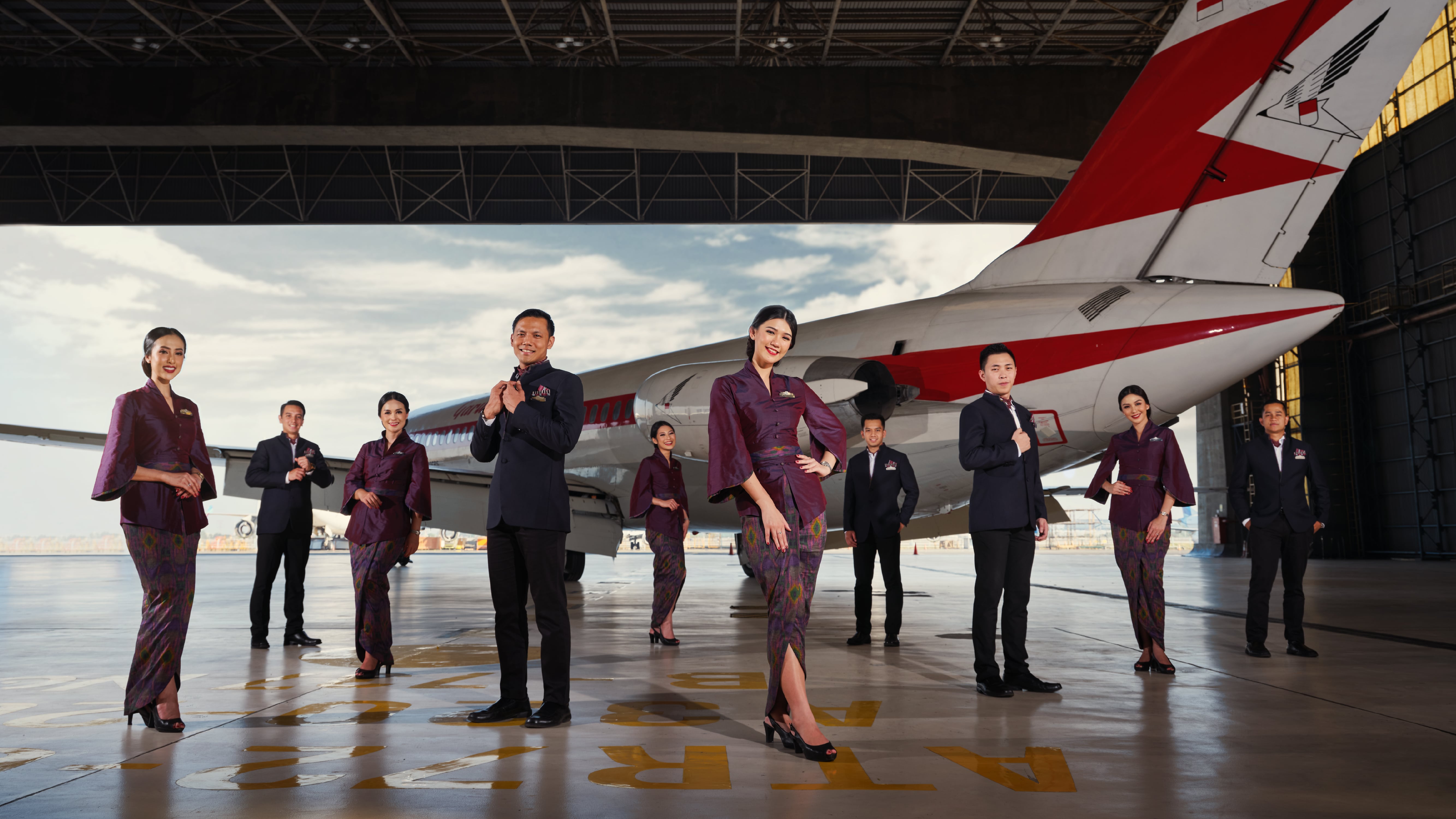 garuda-indonesia-luncurkan-seragam-awak-kabin-tema-puspa-nusantara