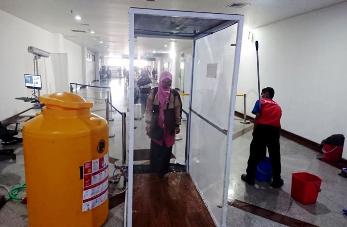 cegah-corona-ap-ii-pasang-bilik-disinfektan-di-16-bandara